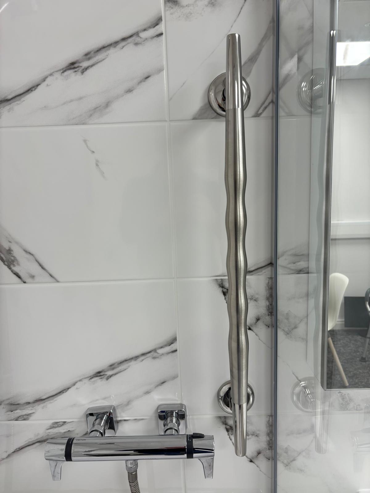 Chrome grab rail 600mm